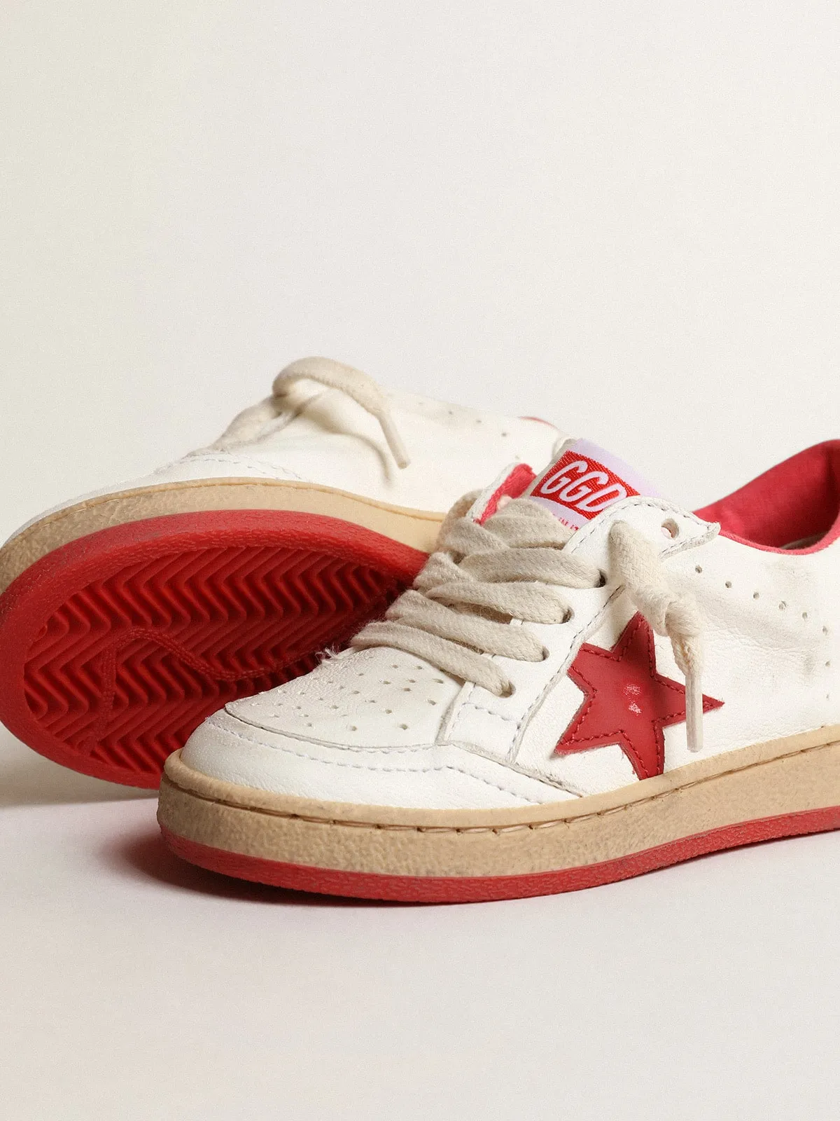 Ball Star Junior en nappa avec étoile et contrefort en cuir rouge | Golden Goose