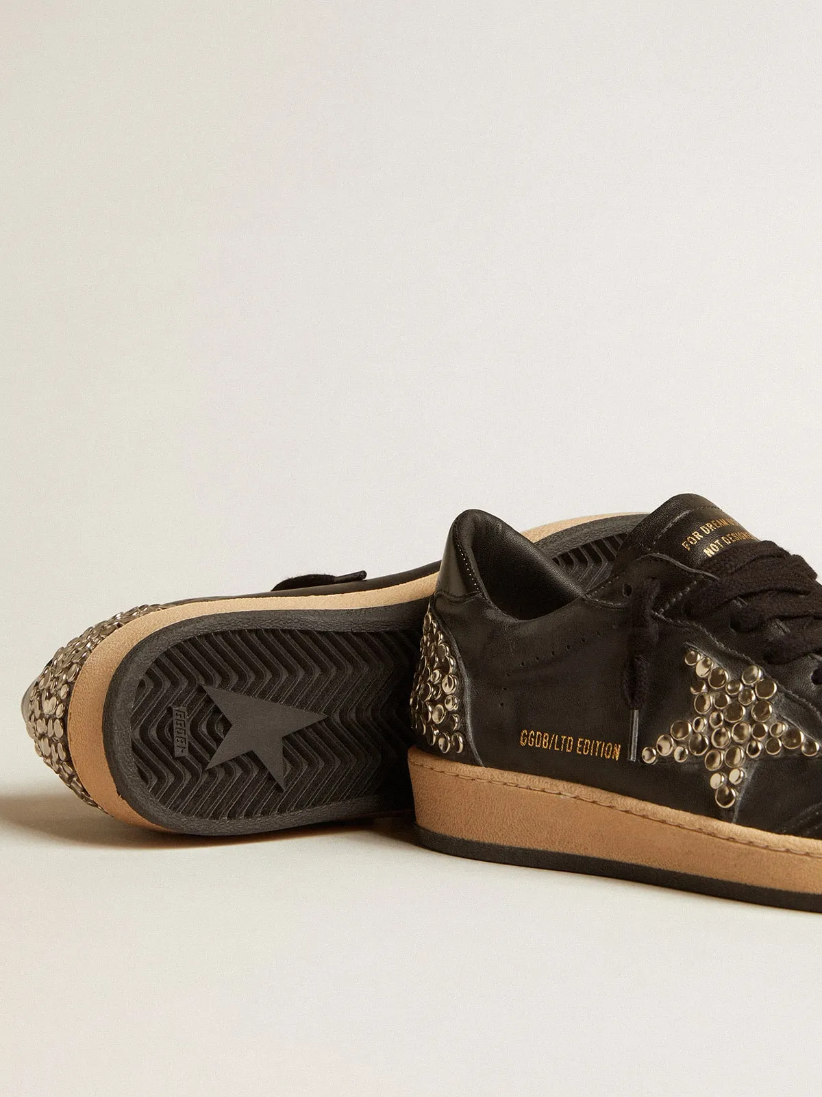 Ball Star LAB pour homme en cuir nappa noir avec étoile en cuir noir et cabochons | Golden Goose