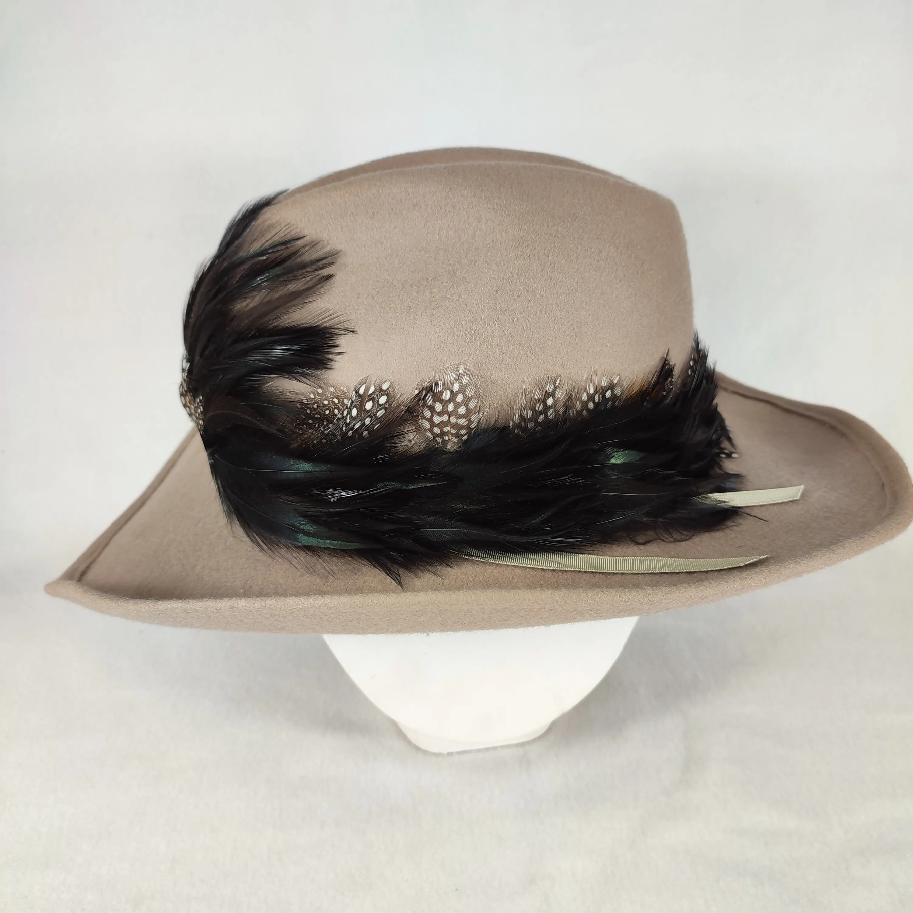 Chapeau en feutre beige forme Stetson - MAGILL HAT (Québec) - taille 58