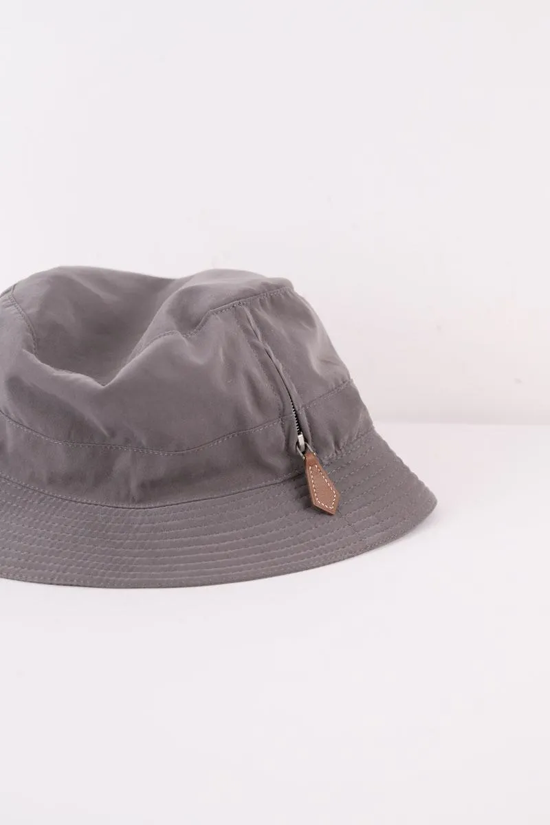 Chapeau gris