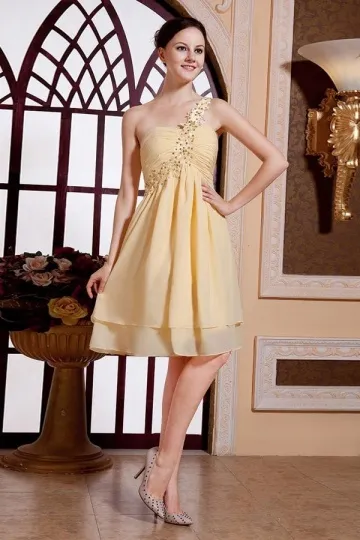 Chic robe jaune courte asymétrique à bustier cœur embellie de broderies