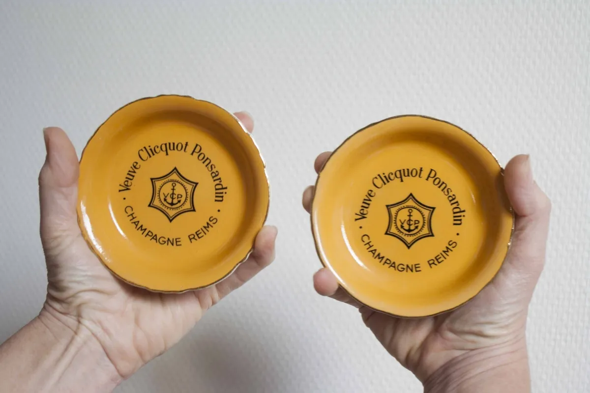 coupelles, cendriers Veuve Clicquot