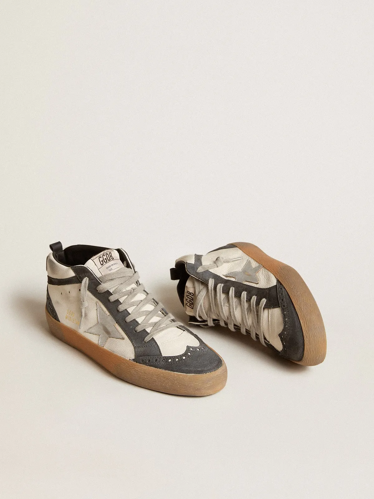 Mid Star en nappa avec étoile en cuir argenté et virgule en daim noir | Golden Goose