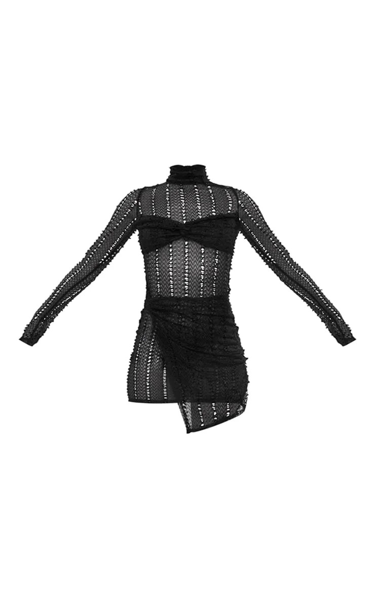 Mini-robe en dentelle transparente noire à manches longues et col montant