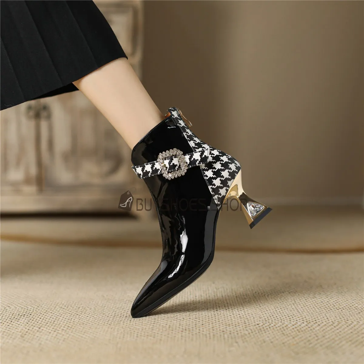 Moderne Bottines À Boucle Hiver Fourrées Noire et Blanc A Talon Mi Haut Bout Pointu 2023 Belle Boots Femme Chaussures Ceremonie 