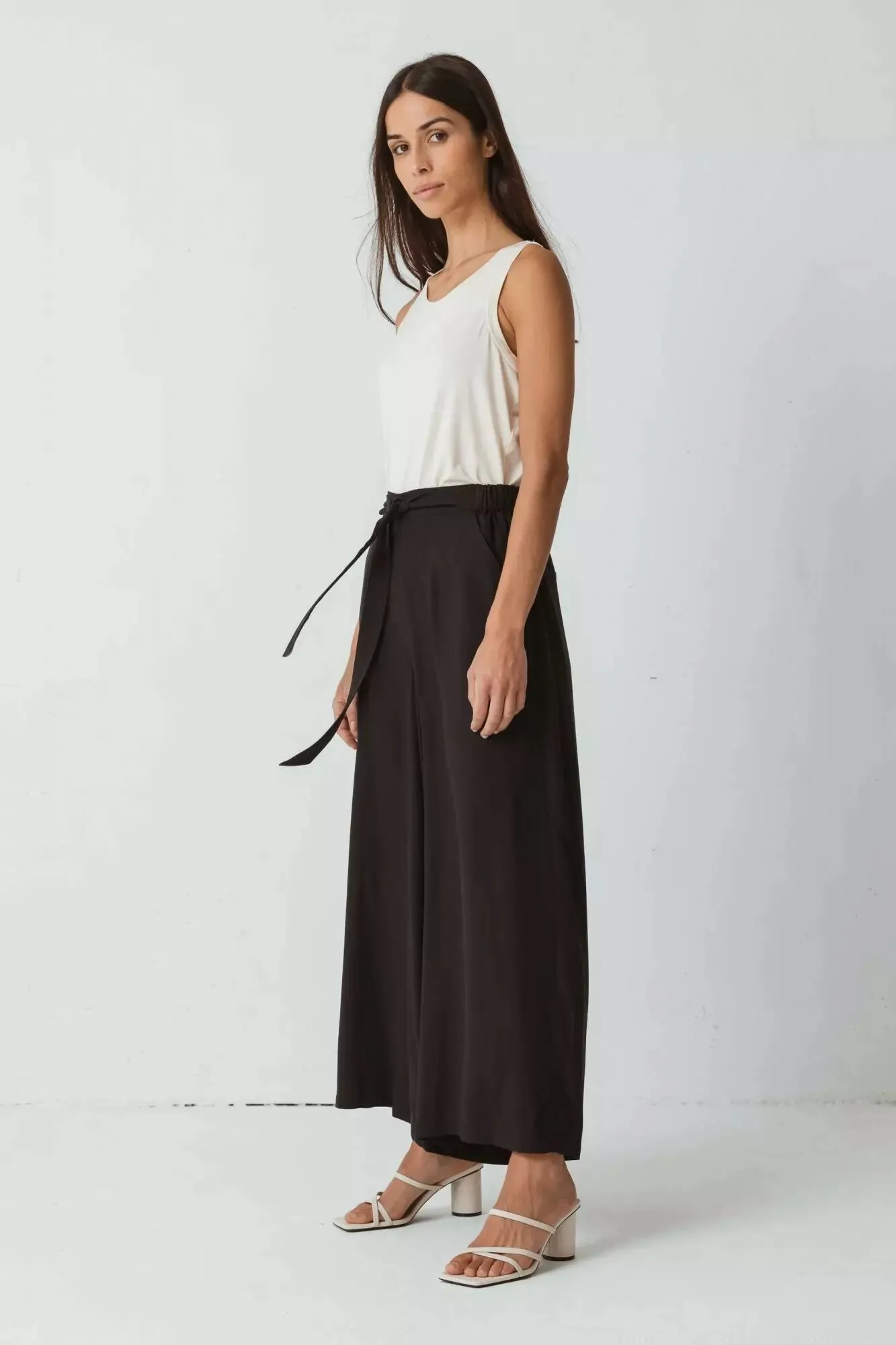 Pantalon large et fluide noir SKFK, Dona