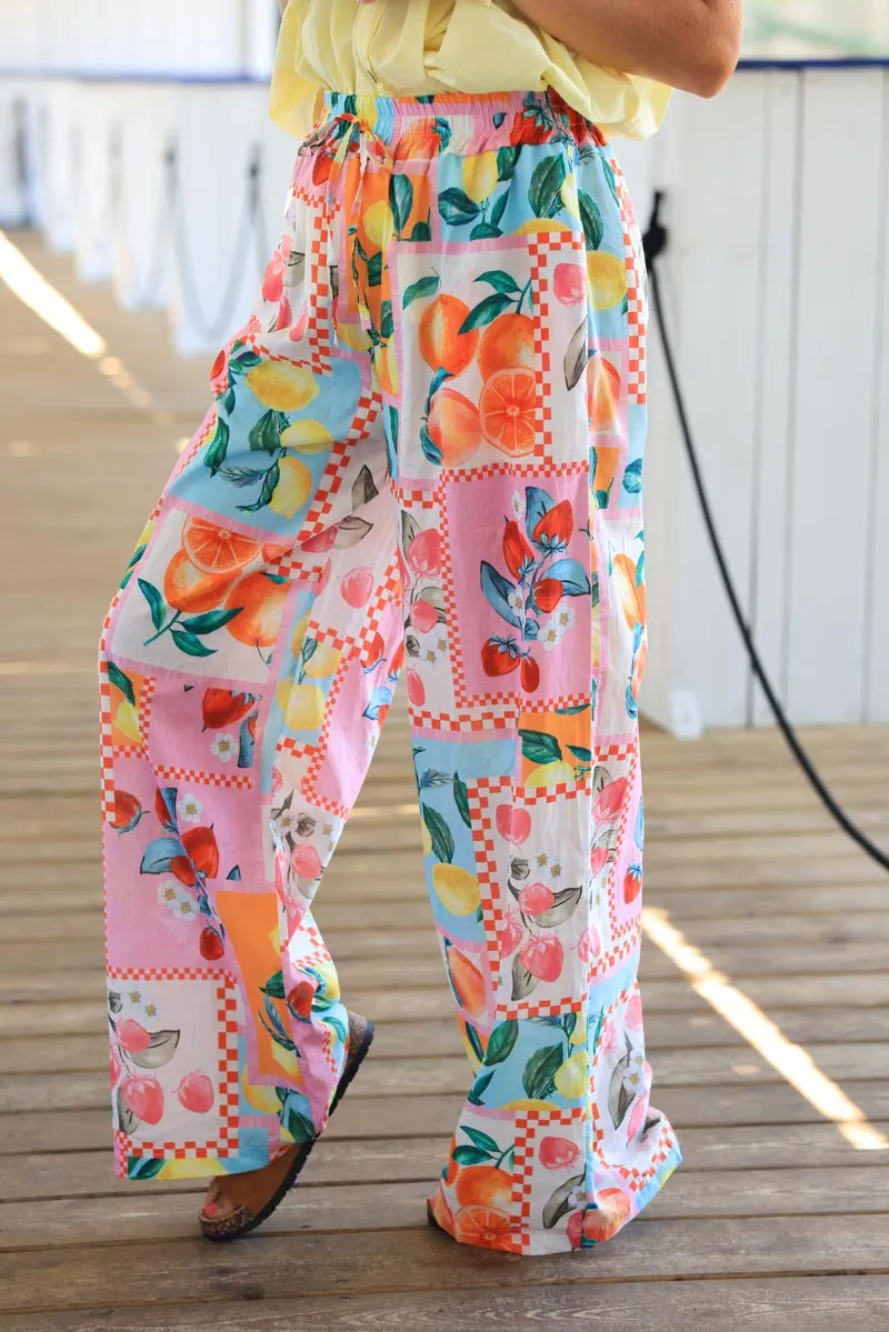 Pantalon large fluide coloré motifs fruits d'été