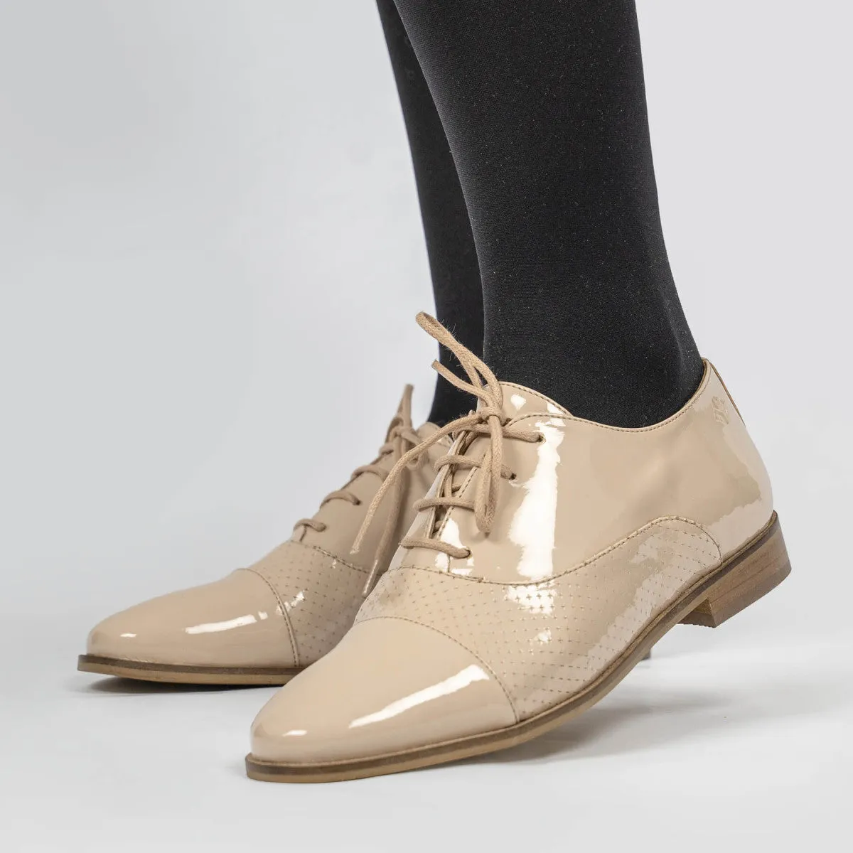 Richelieu Beige brillant pour femmes Ako