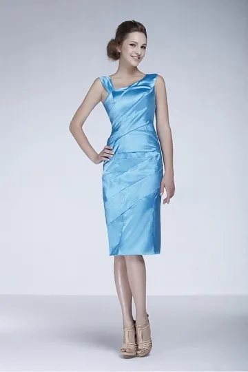 Robe bleu moulante à encolure asymétrique mi-longue en satin élastique