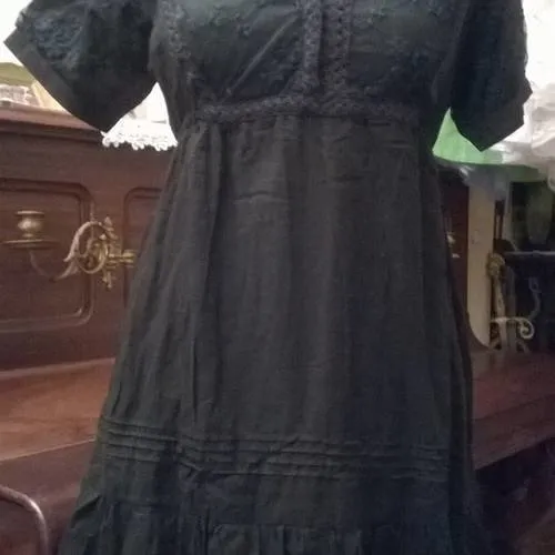Robe courte en coton et dentelle noire