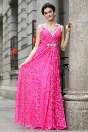 Robe en dentelle fuchsia pour mariage avec bretelles ornée de bijoux dos décolleté en V