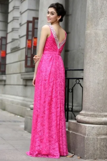 Robe en dentelle fuchsia pour mariage avec bretelles ornée de bijoux dos décolleté en V