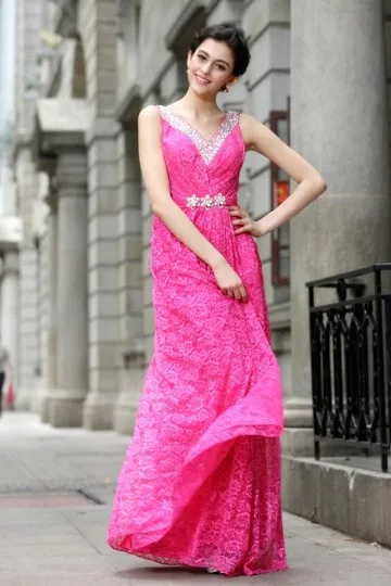 Robe en dentelle fuchsia pour mariage avec bretelles ornée de bijoux dos décolleté en V