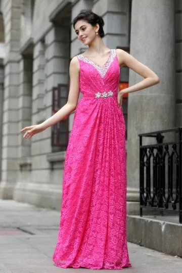 Robe en dentelle fuchsia pour mariage avec bretelles ornée de bijoux dos décolleté en V