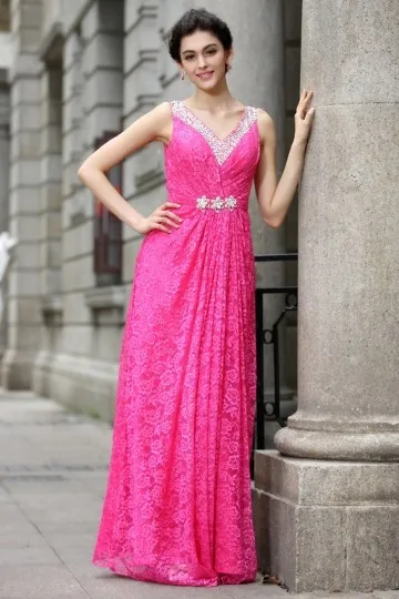 Robe en dentelle fuchsia pour mariage avec bretelles ornée de bijoux dos décolleté en V