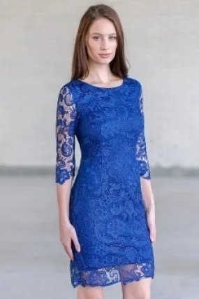 Robe en dentelle habillée bleu royal moulante avec manches courtes