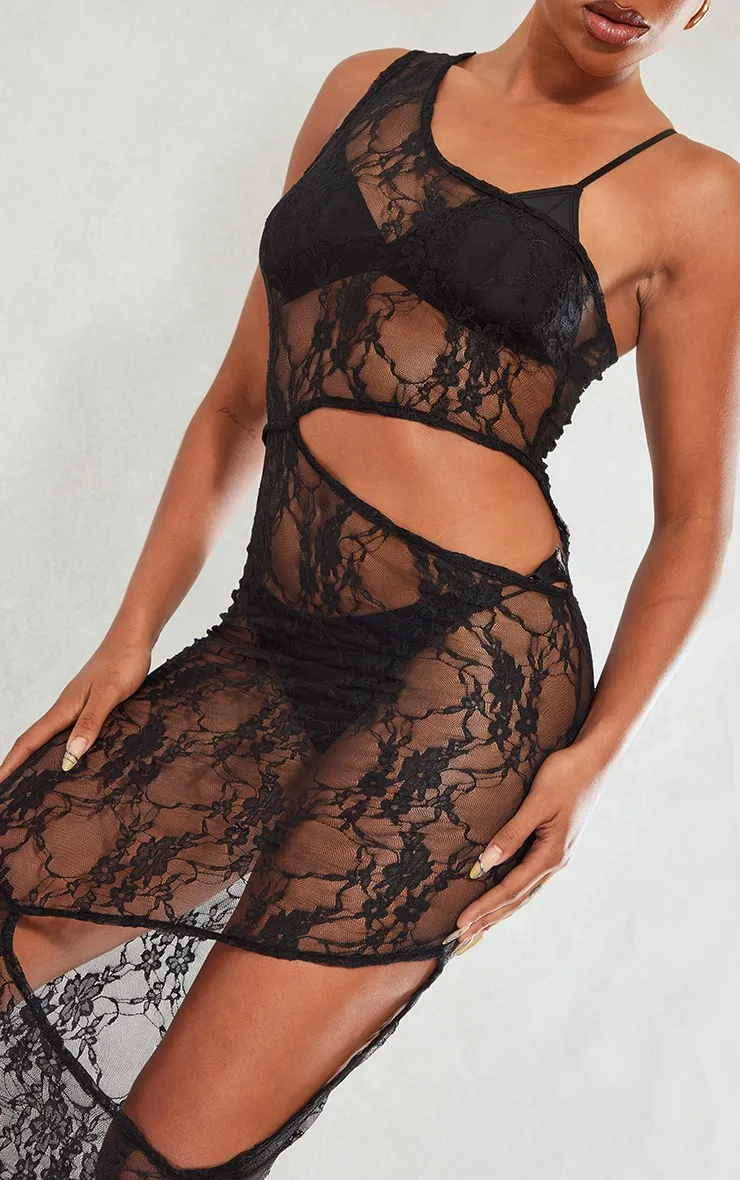 Robe longue asymétrique transparente en dentelle noire à découpes