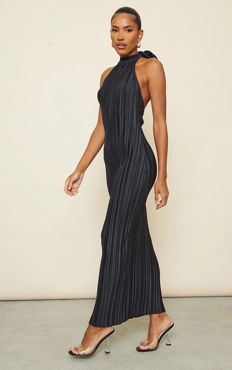 Robe longue noire plissée à col montant et dos échancré