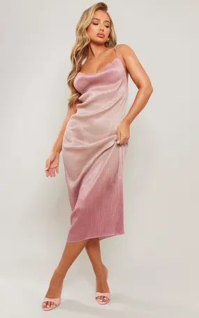 Robe mi-longue plissée rose à paillettes et col bénitier