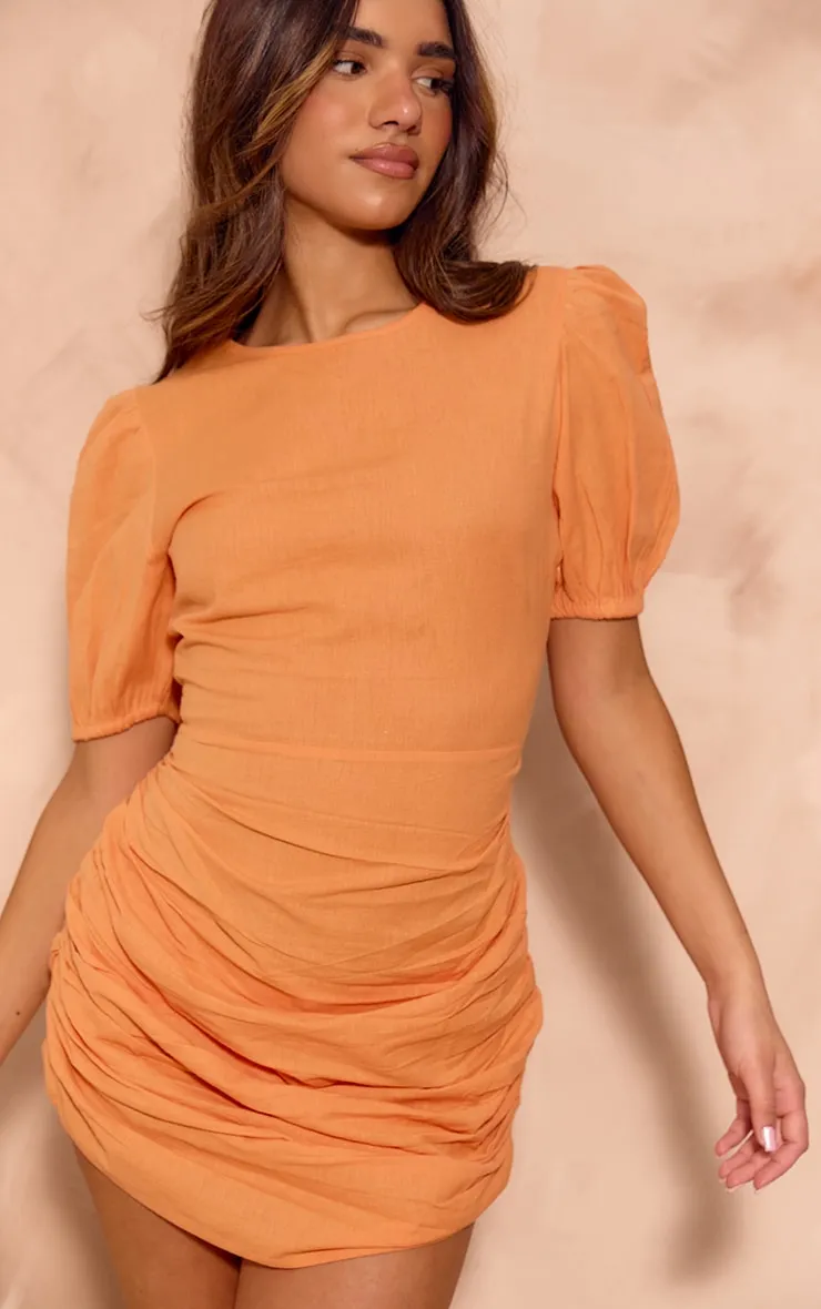 Robe moulante effet lin orange à col rond et jupe froncée