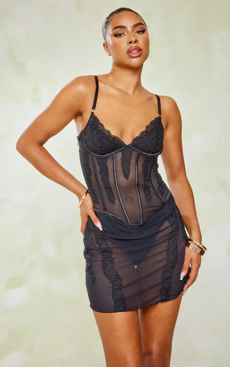 Robe moulante en dentelle noire transparente à bretelles et armatures