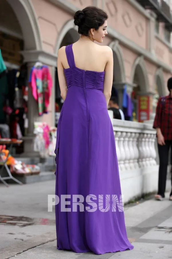 Robe violette asymétrique ruchées ornée de bijoux