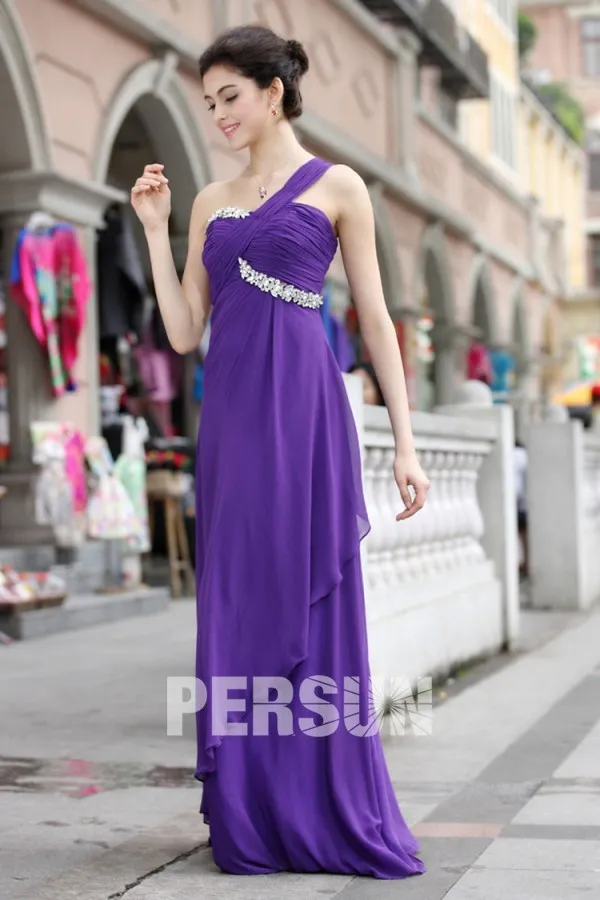 Robe violette asymétrique ruchées ornée de bijoux