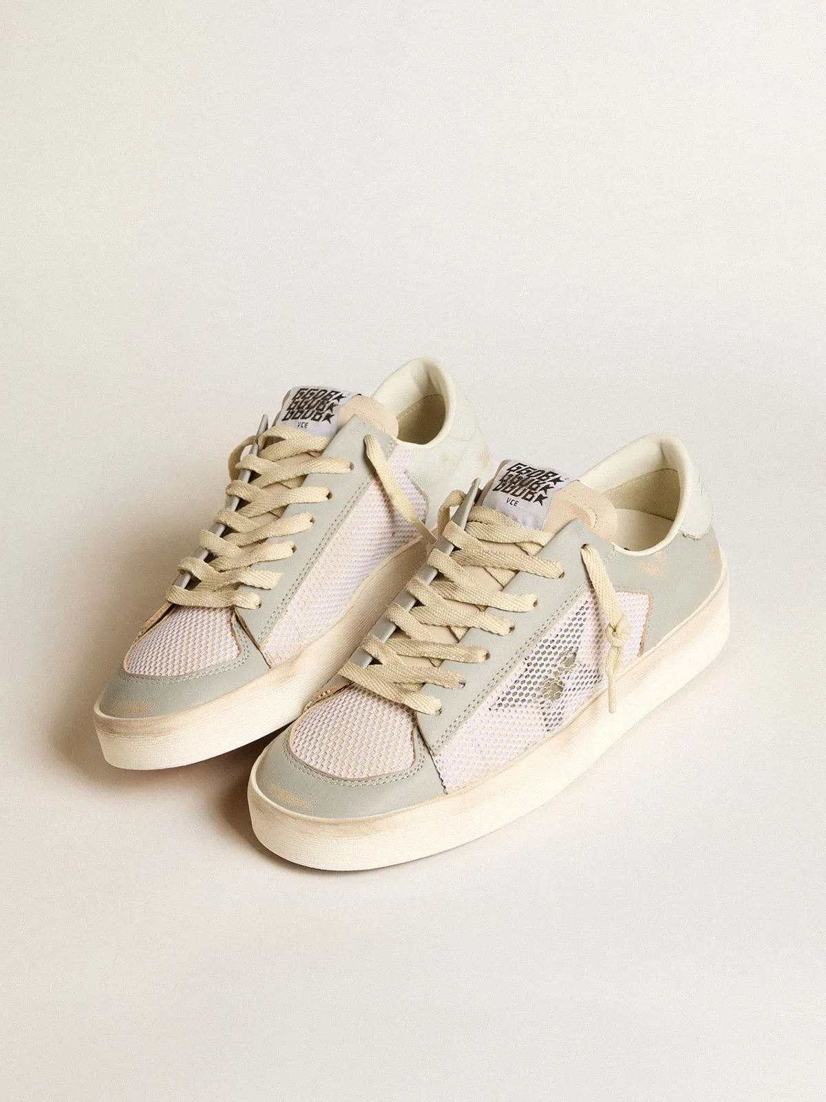 Stardan en nappa gris et résille blanche avec étoile en cuir gris | Golden Goose