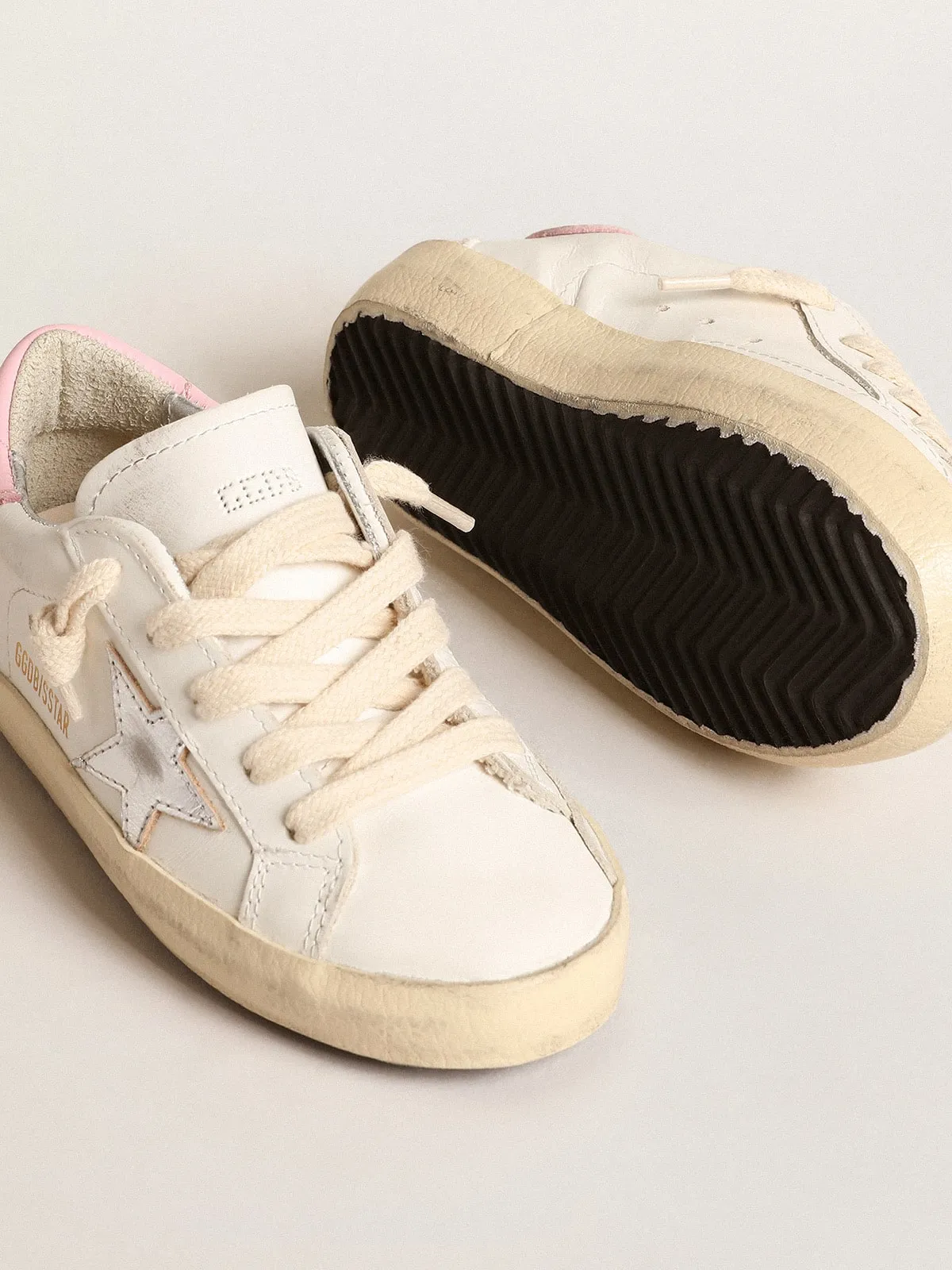 Super-Star Young avec étoile en cuir argenté et contrefort rose | Golden Goose