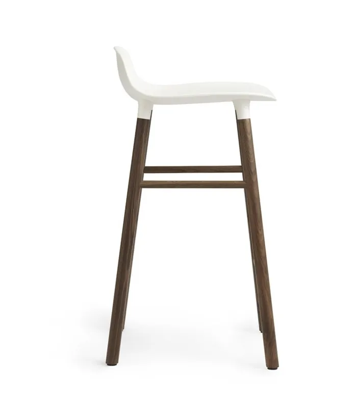 Tabouret de Bar en Noyer et Assise Blanche Hauteur 65cm - Normann Copenhagen